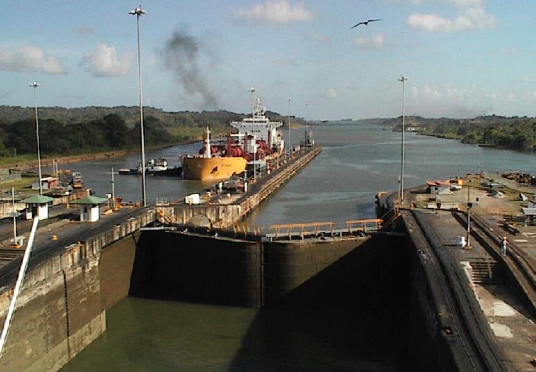  Gatun Locks 